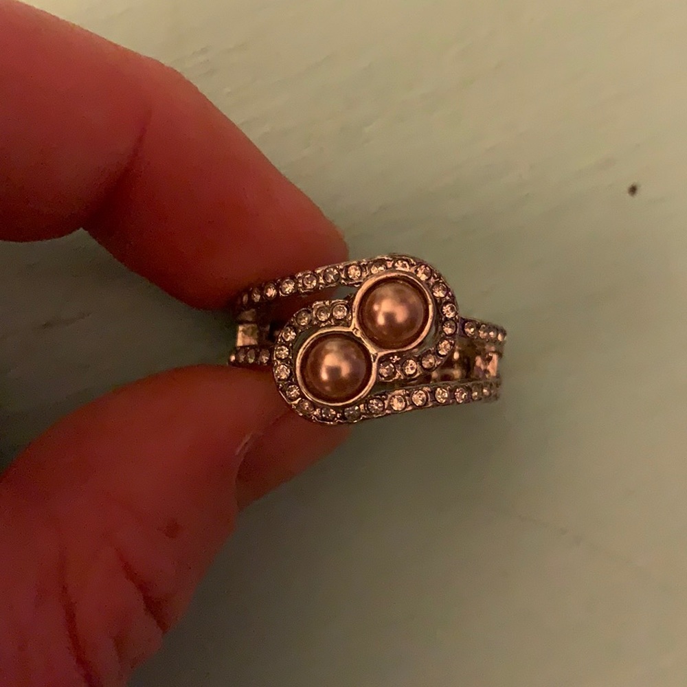 Adjustable pearl ring